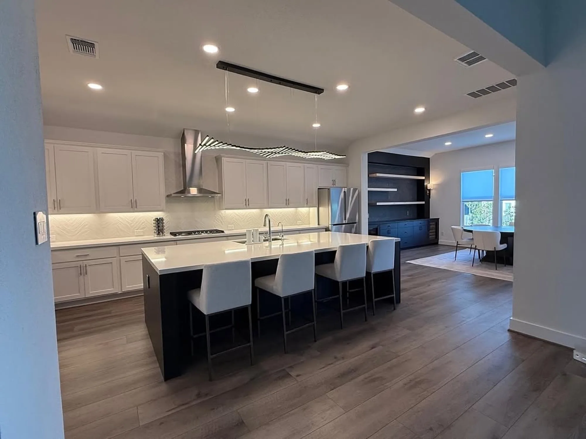 Built-in bar (4)