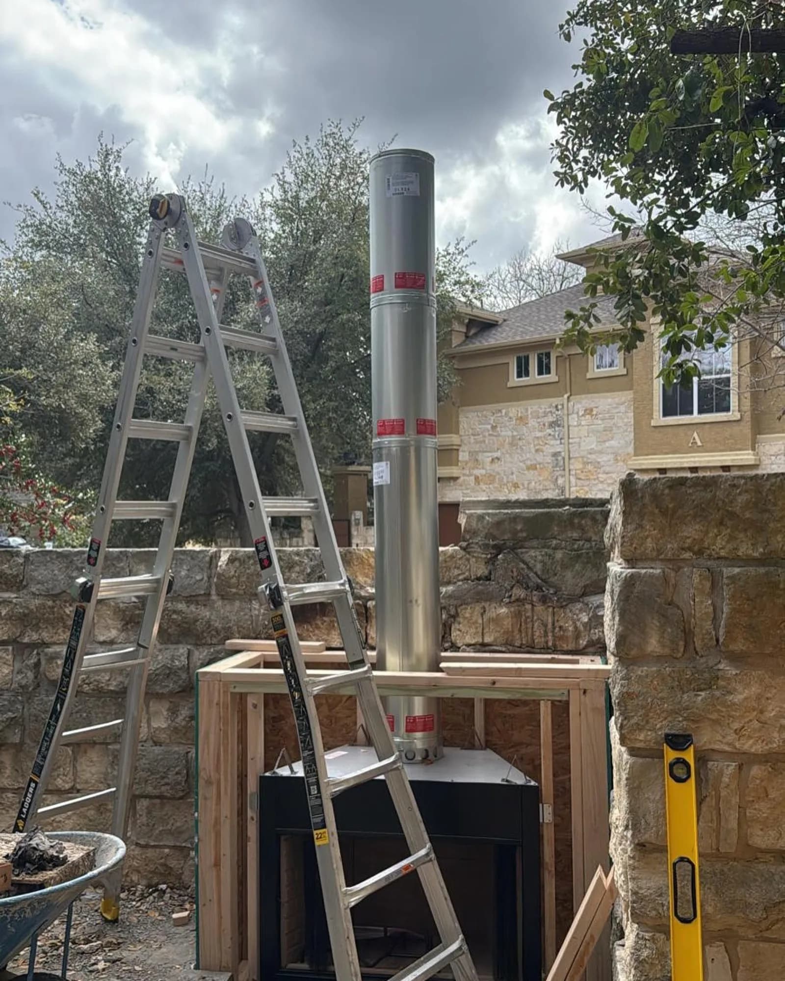 Outdoor fireplace build (2)
