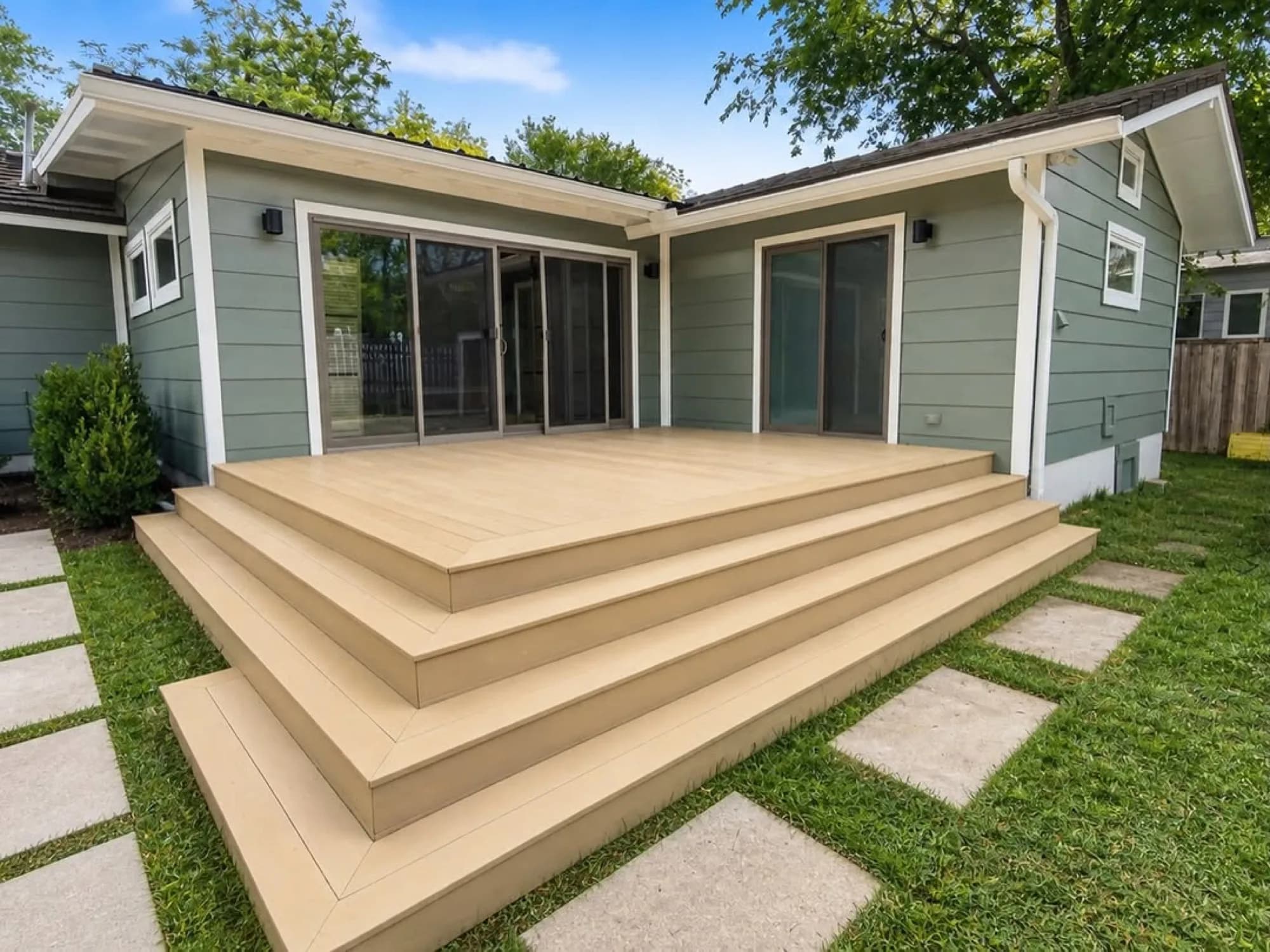 Multi-level deck (3)