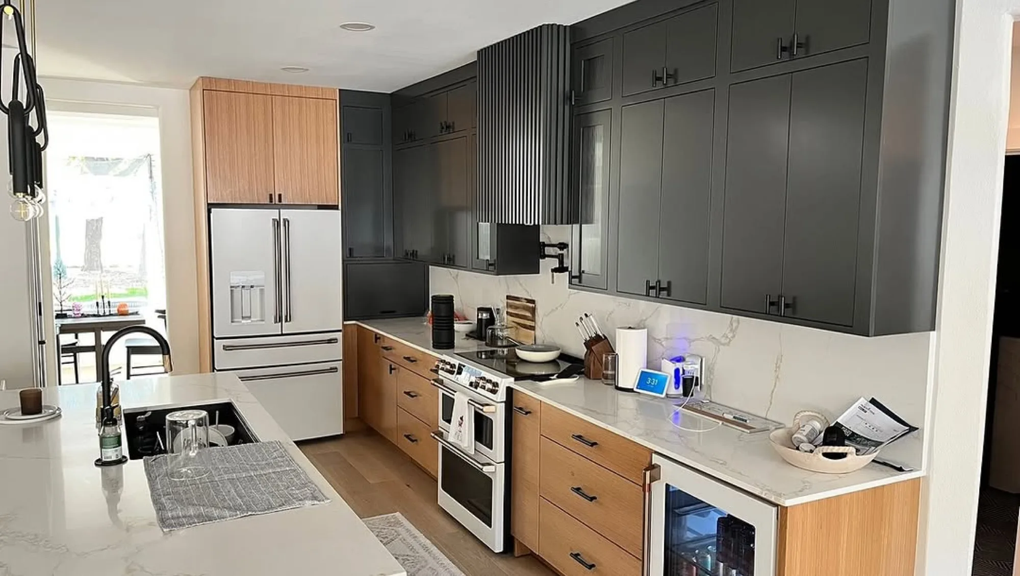 Two-tone kitchen (1)
