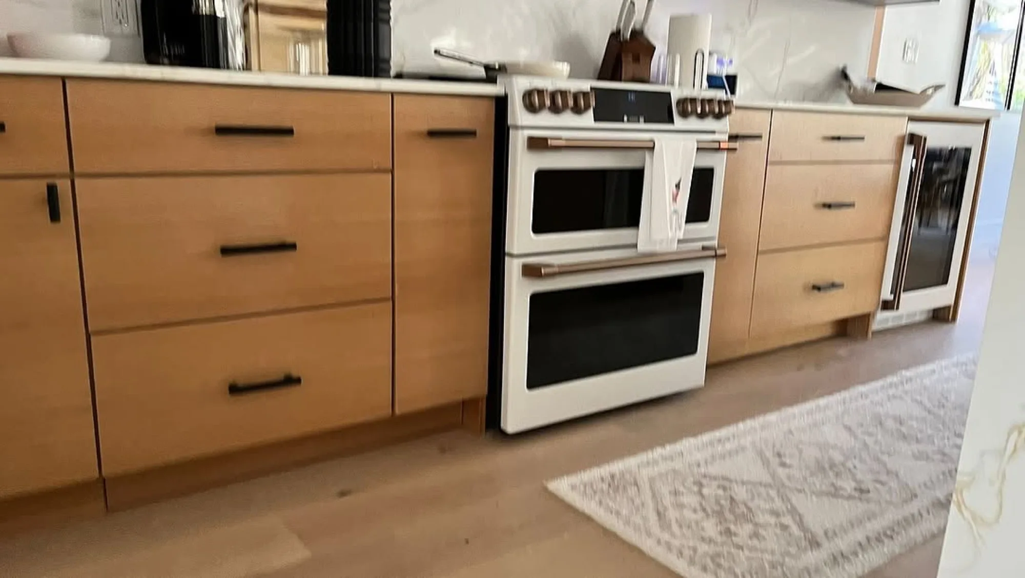 Two-tone kitchen (2)