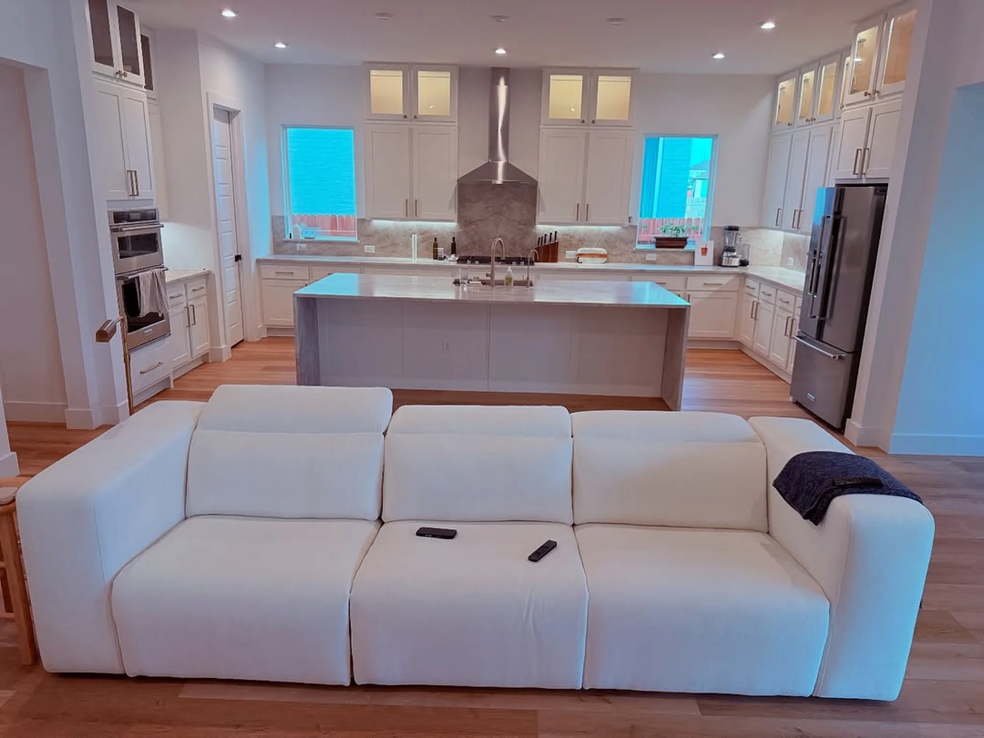 White kitchen (1)