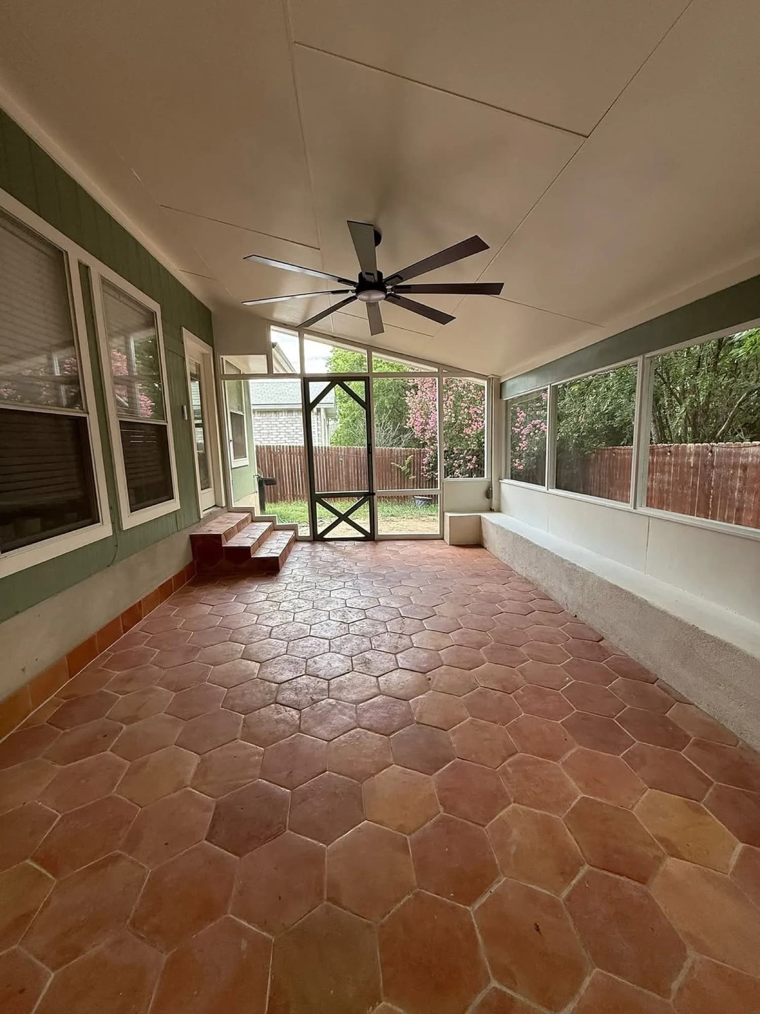 Screened porch (1)