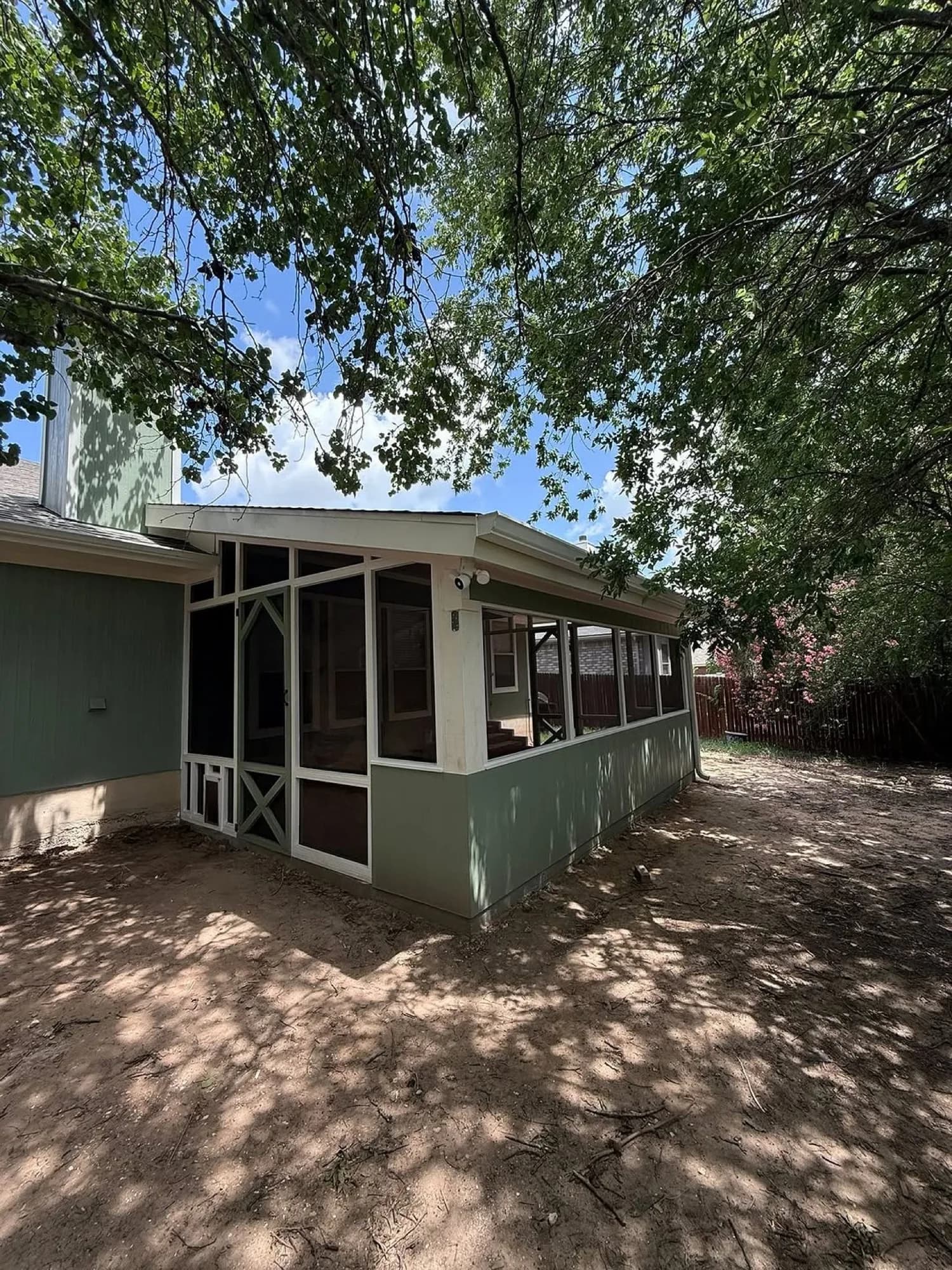 Screened porch (2)